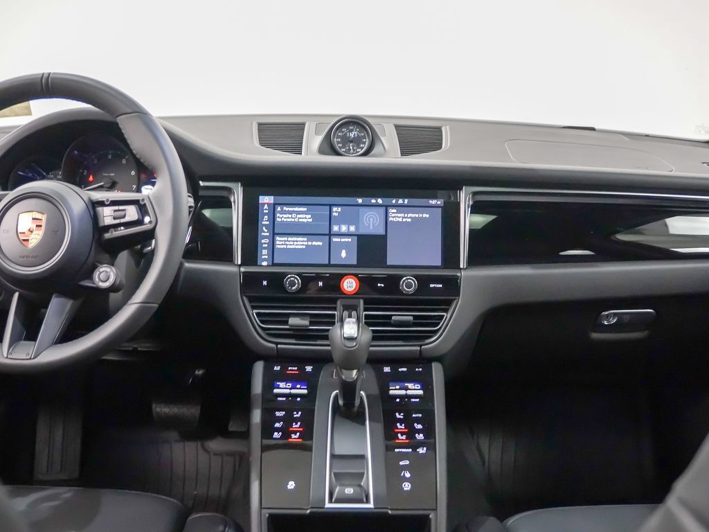 Certified 2026 Porsche Macan AWD/4WD image 22
