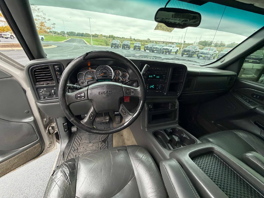 Used 2005 GMC Sierra 2500 SLT w/ Heavy-Duty Power Package AWD/4WD image 15