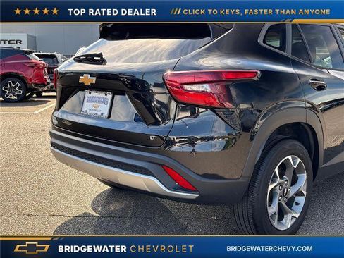 Used 2024 Chevrolet Trax LT w/ Driver Confidence Package FWD image 10