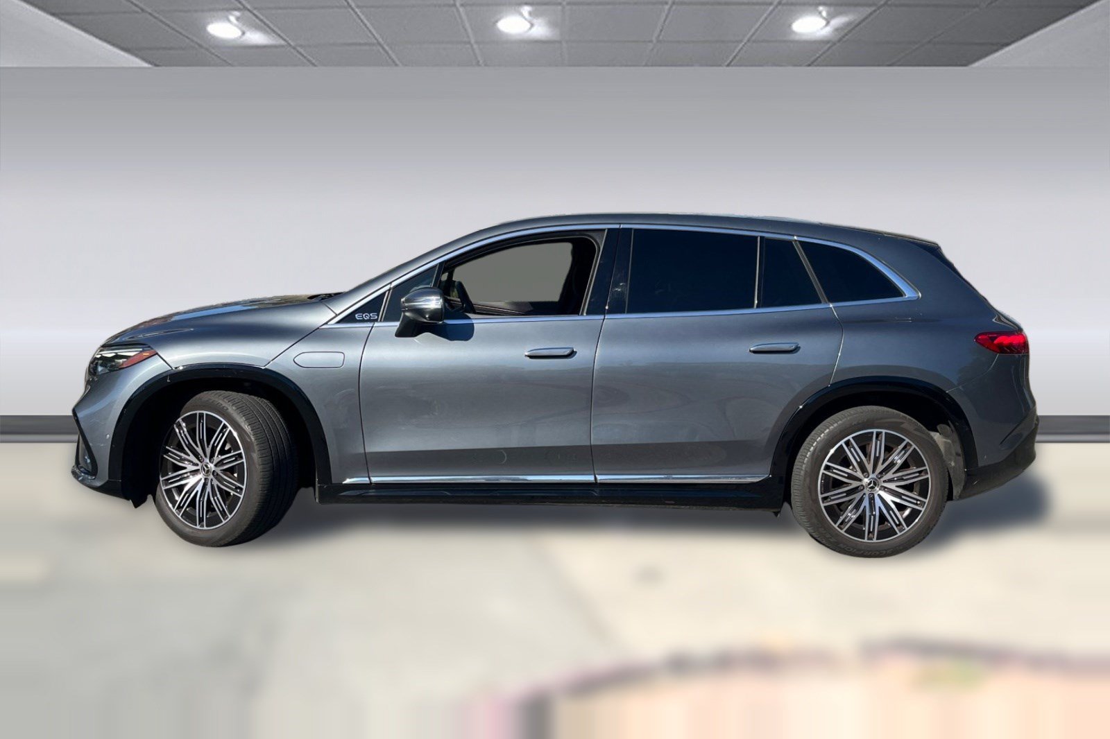 Used 2023 Mercedes-Benz EQS 580 4MATIC SUV image 2