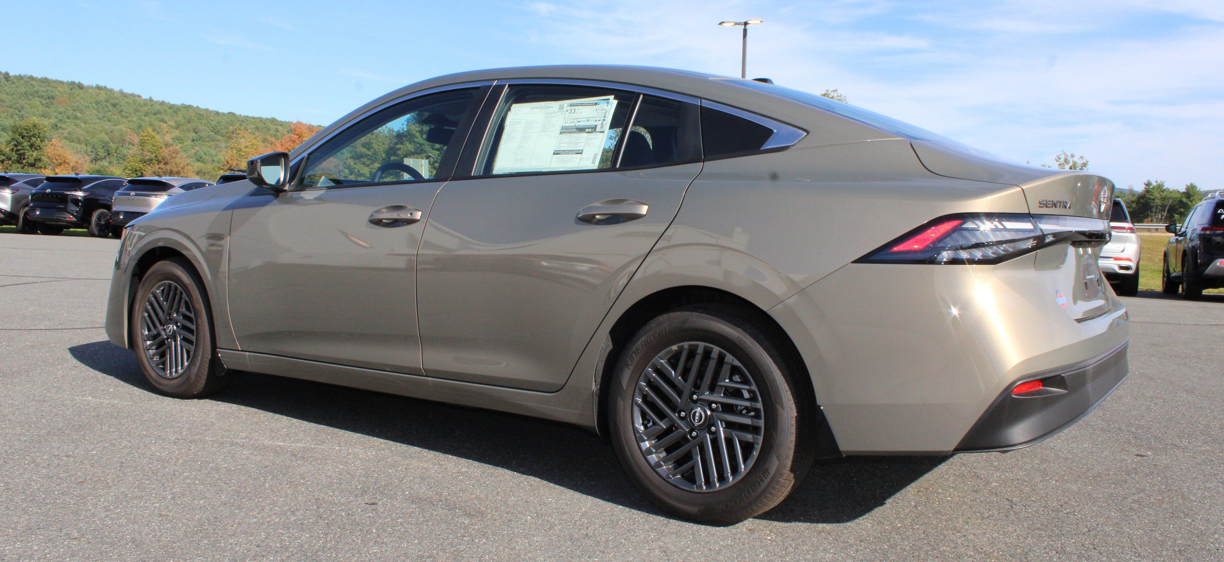 Used 2026 Nissan Sentra SV w/ SV Convenience Package FWD image 2