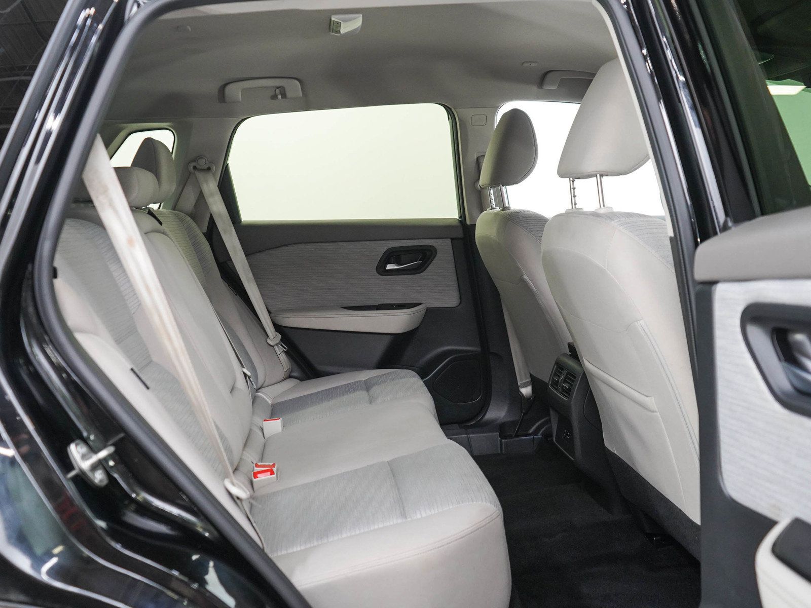 Used 2023 Nissan Rogue SV AWD/4WD image 12