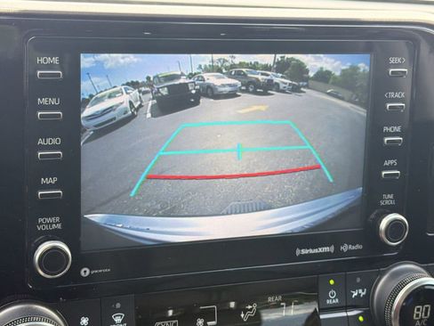 Used 2022 Toyota Highlander XLE image 25