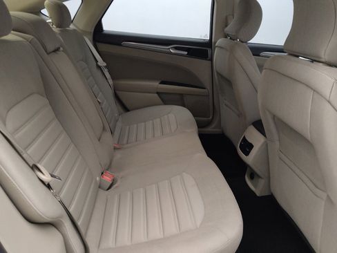 Used 2019 Ford Fusion SE FWD image 19