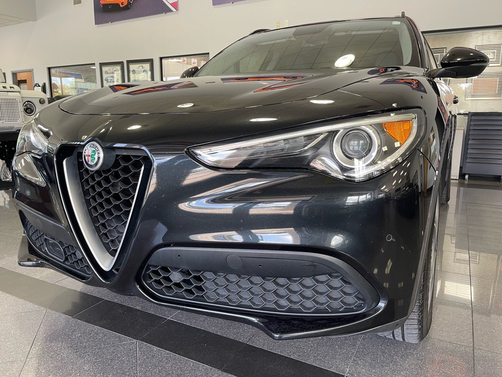 Used 2018 Alfa Romeo Stelvio Sport w/ Quick Order Package 22J Sport AWD/4WD image 11