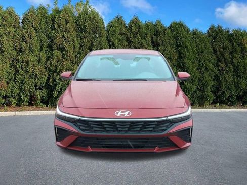 Certified 2024 Hyundai Elantra SE FWD image 2