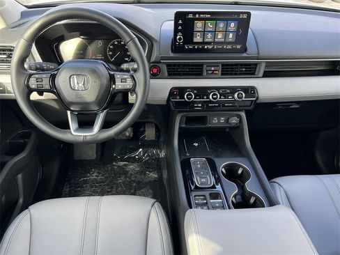 New 2025 Honda Pilot EX-L image 3