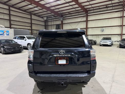 Used 2018 Toyota 4Runner SR5 AWD/4WD image 6
