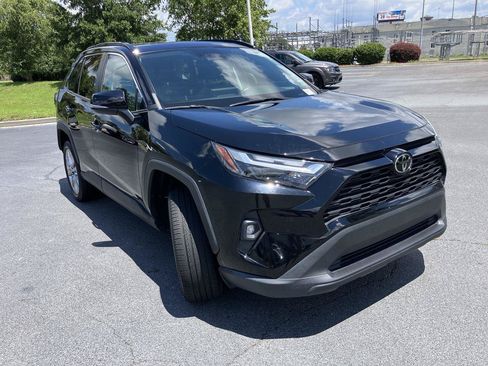 Used 2022 Toyota RAV4 XLE Premium FWD image 7