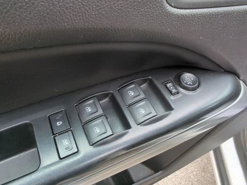 Used 2015 Chevrolet Colorado LT w/ LT Convenience Package image 12