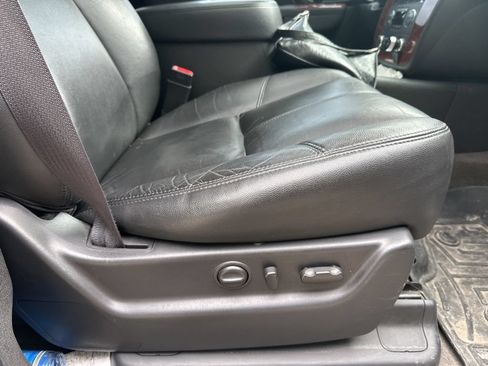 Used 2014 Chevrolet Tahoe LT w/ Luxury Package AWD/4WD image 31