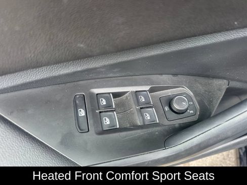 Used 2023 Volkswagen Jetta SE FWD image 12