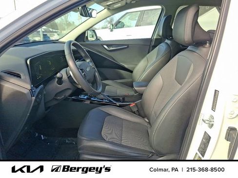 Used 2024 Kia Niro EX image 16