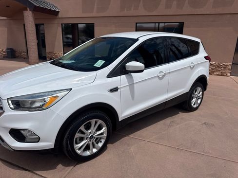 Certified 2019 Ford Escape SE FWD image 3