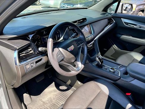 Used 2024 Cadillac XT6 Luxury w/ LPO, Floor Liner Package AWD/4WD image 8