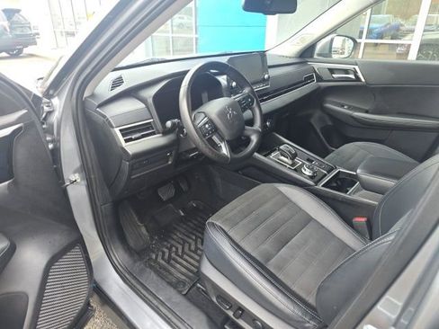 Used 2024 Mitsubishi Outlander SE image 10