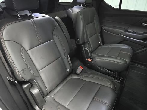 Used 2023 Chevrolet Traverse RS AWD/4WD image 17