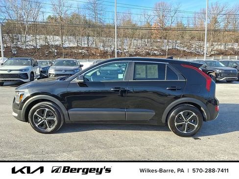 Certified 2025 Kia Niro LX image 9