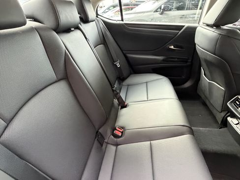 Used 2025 Lexus ES 350 w/ Premium Package FWD image 40
