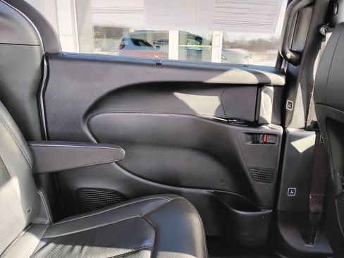 Used 2020 Chrysler Pacifica Touring-L w/ S Appearance Package image 21