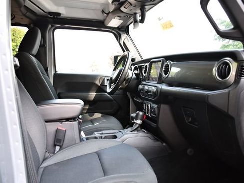 Used 2019 Jeep Wrangler Unlimited Sahara AWD/4WD image 31