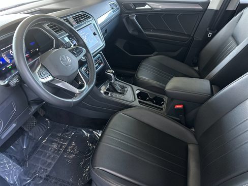 Used 2024 Volkswagen Tiguan SE FWD image 9