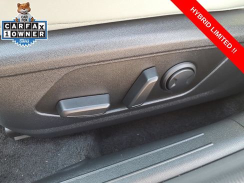 Used 2025 Hyundai Elantra Limited FWD image 17