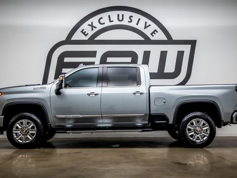 Used 2025 Chevrolet Silverado 3500 High Country w/ Technology Package AWD/4WD image 6