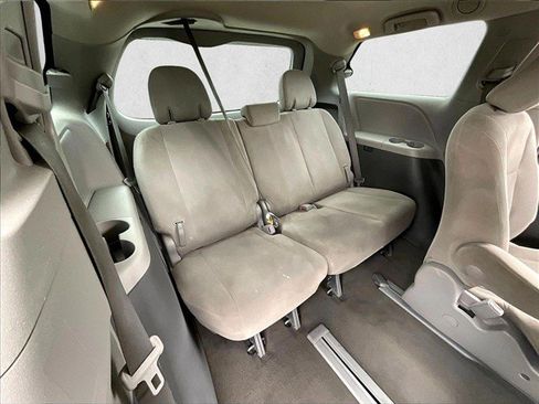 Used 2017 Toyota Sienna L FWD image 29