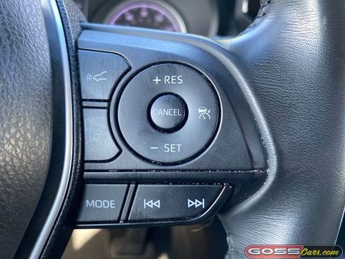 Used 2022 Toyota Venza LE image 17