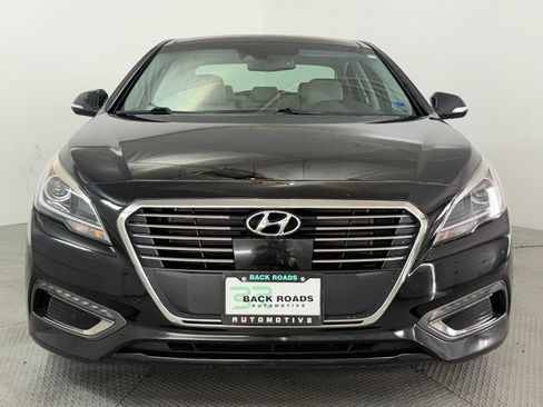 Used 2016 Hyundai Sonata Limited w/ Option Group 02 FWD image 2
