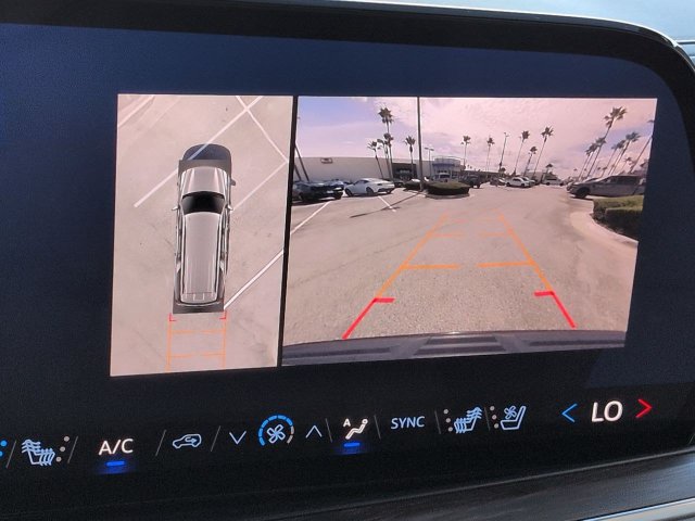 Used 2025 Chevrolet Suburban Premier AWD/4WD image 19