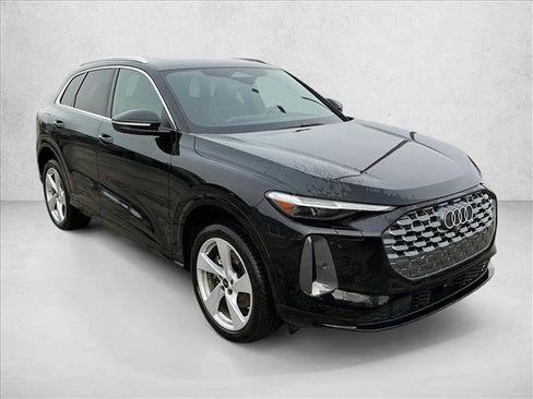 Used 2025 Audi Q5 Premium Plus w/ Premium Plus image 3