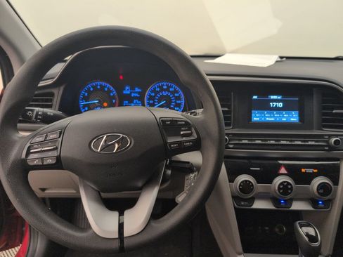 Used 2019 Hyundai Elantra SE FWD image 15