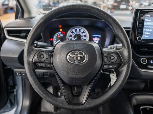 Used 2022 Toyota Corolla LE image 29