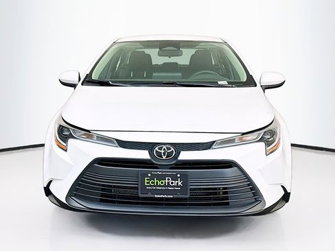Used 2024 Toyota Corolla LE image 2