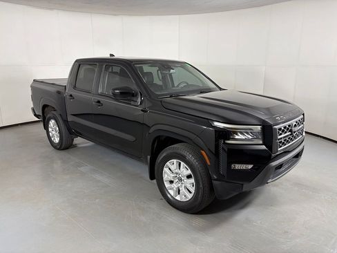 Used 2022 Nissan Frontier SV w/ SV Premium Package RWD image 2
