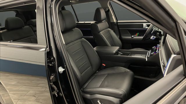Used 2025 Hyundai Santa Fe Limited AWD/4WD image 24