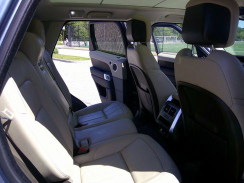 Used 2022 Land Rover Range Rover Sport SE AWD/4WD image 7