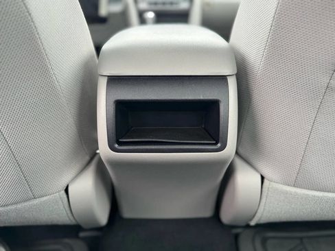 Used 2012 Toyota Camry L image 31