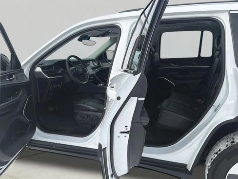 Used 2023 Jeep Grand Cherokee 4WD 4xe image 27