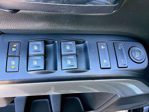 Used 2018 Chevrolet Silverado 1500 LT w/ All Star Edition image 31