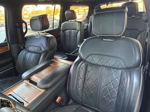 Used 2022 Jeep Grand Wagoneer Series III image 10