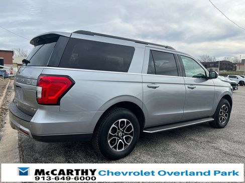 Used 2023 Ford Expedition Max XLT image 3