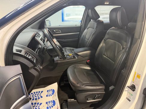 Used 2018 Ford Explorer XLT w/ Equipment Group 202A image 14