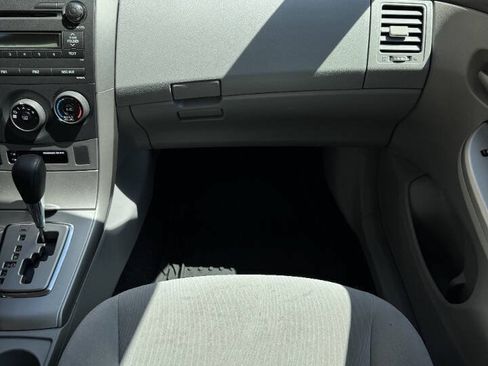 Used 2011 Toyota Corolla LE FWD image 12