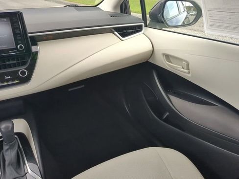 Certified 2022 Toyota Corolla LE w/ LE Convenience Package image 16