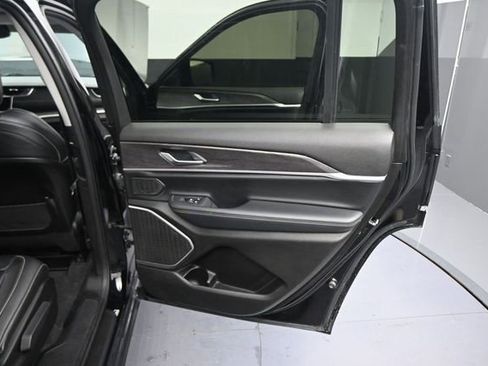 Used 2022 Jeep Grand Cherokee L Limited AWD/4WD image 23