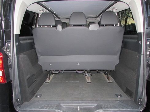 Used 2018 Mercedes-Benz Metris Passenger image 17