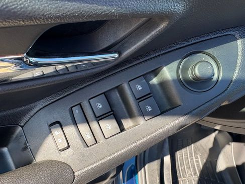 Used 2020 Chevrolet Trax LT w/ LT Convenience Package image 11